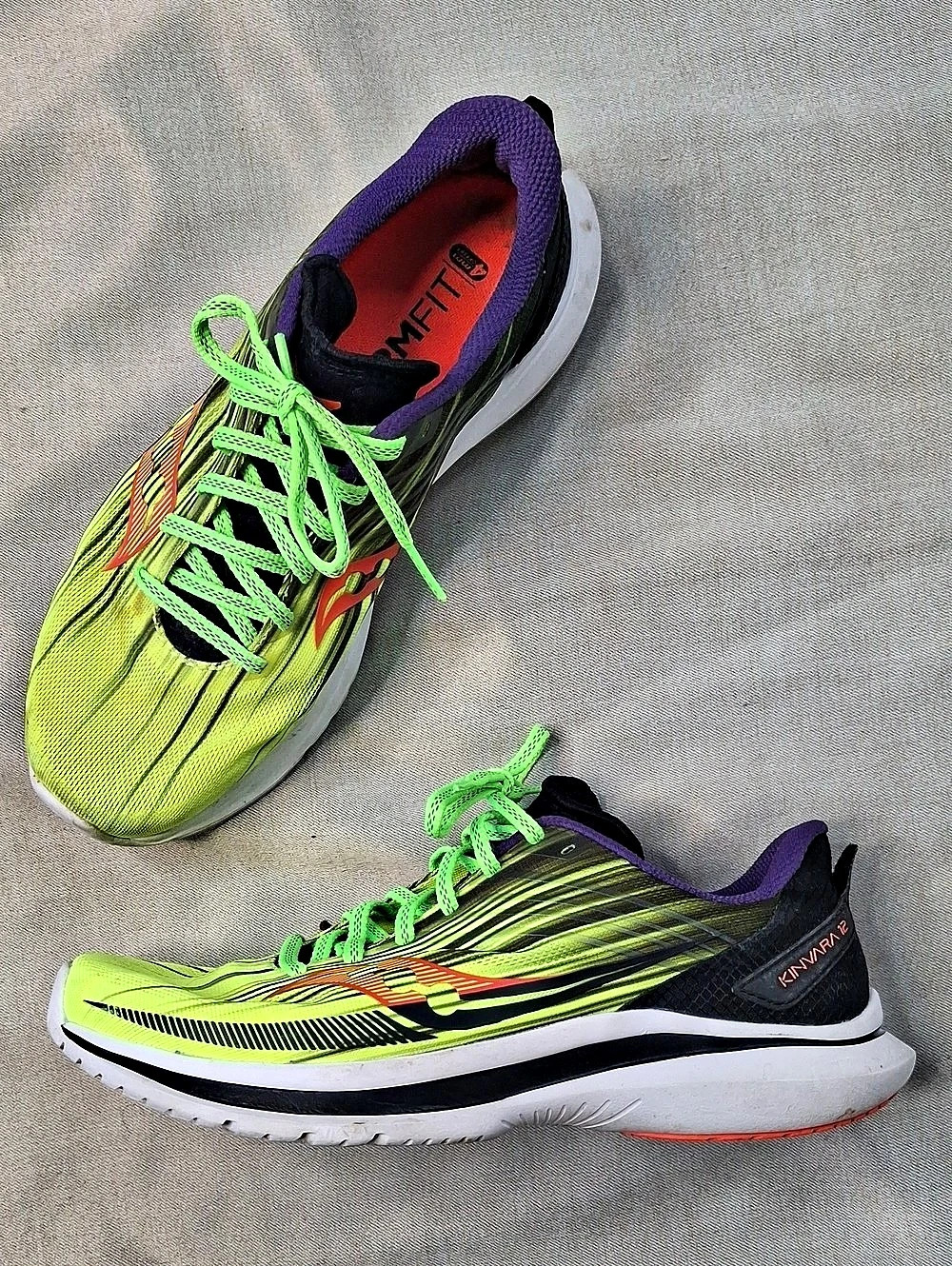 Saucony Kinvara 12 Women's Striped Athletic Shoes US 10